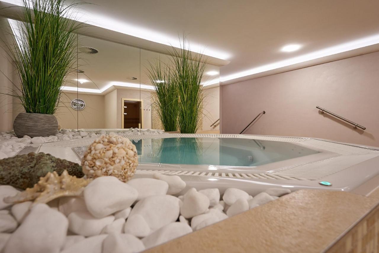 Wellness Hotel Queens Marianske Lazne Exterior photo