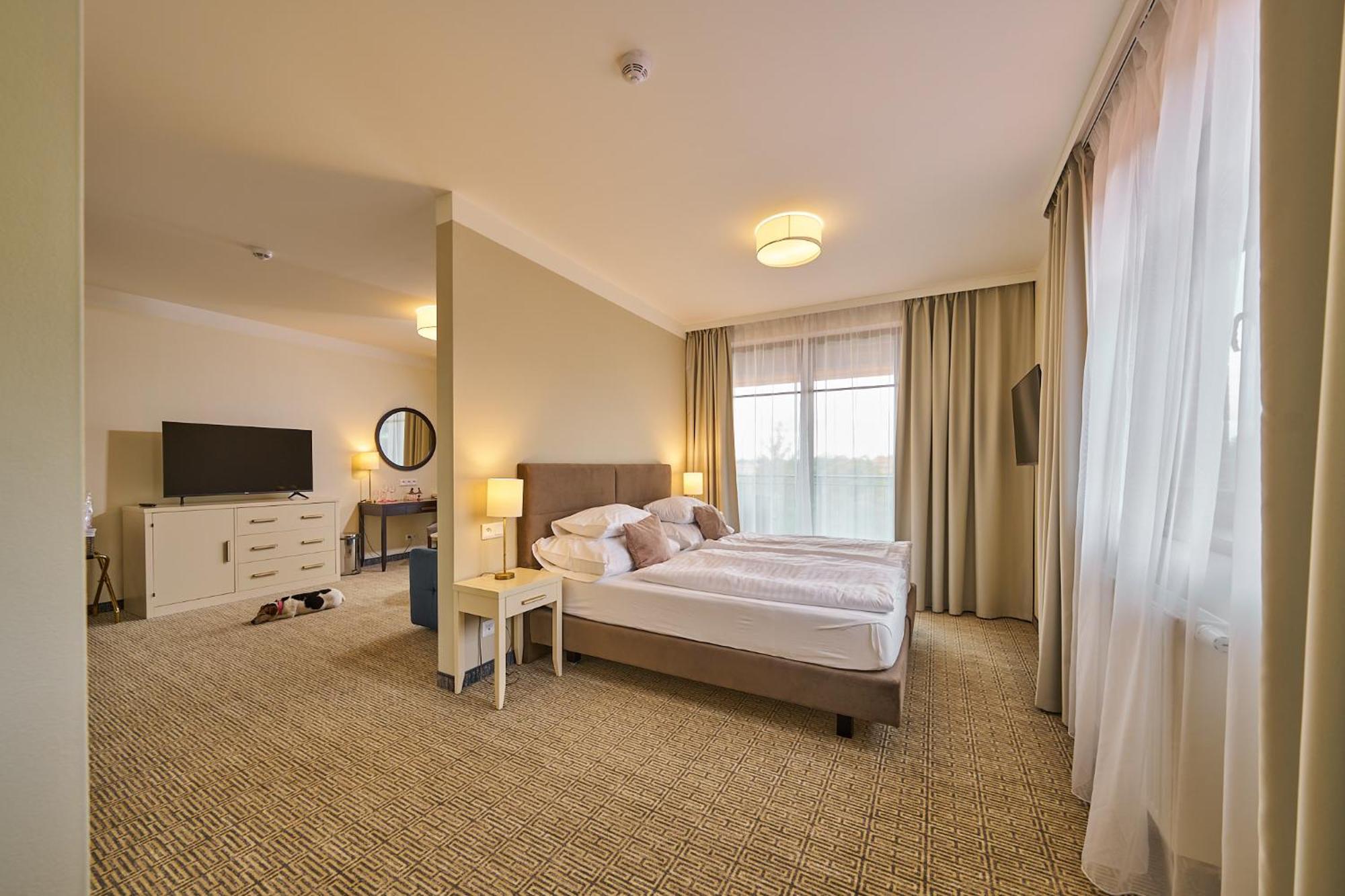 Wellness Hotel Queens Marianske Lazne Exterior photo