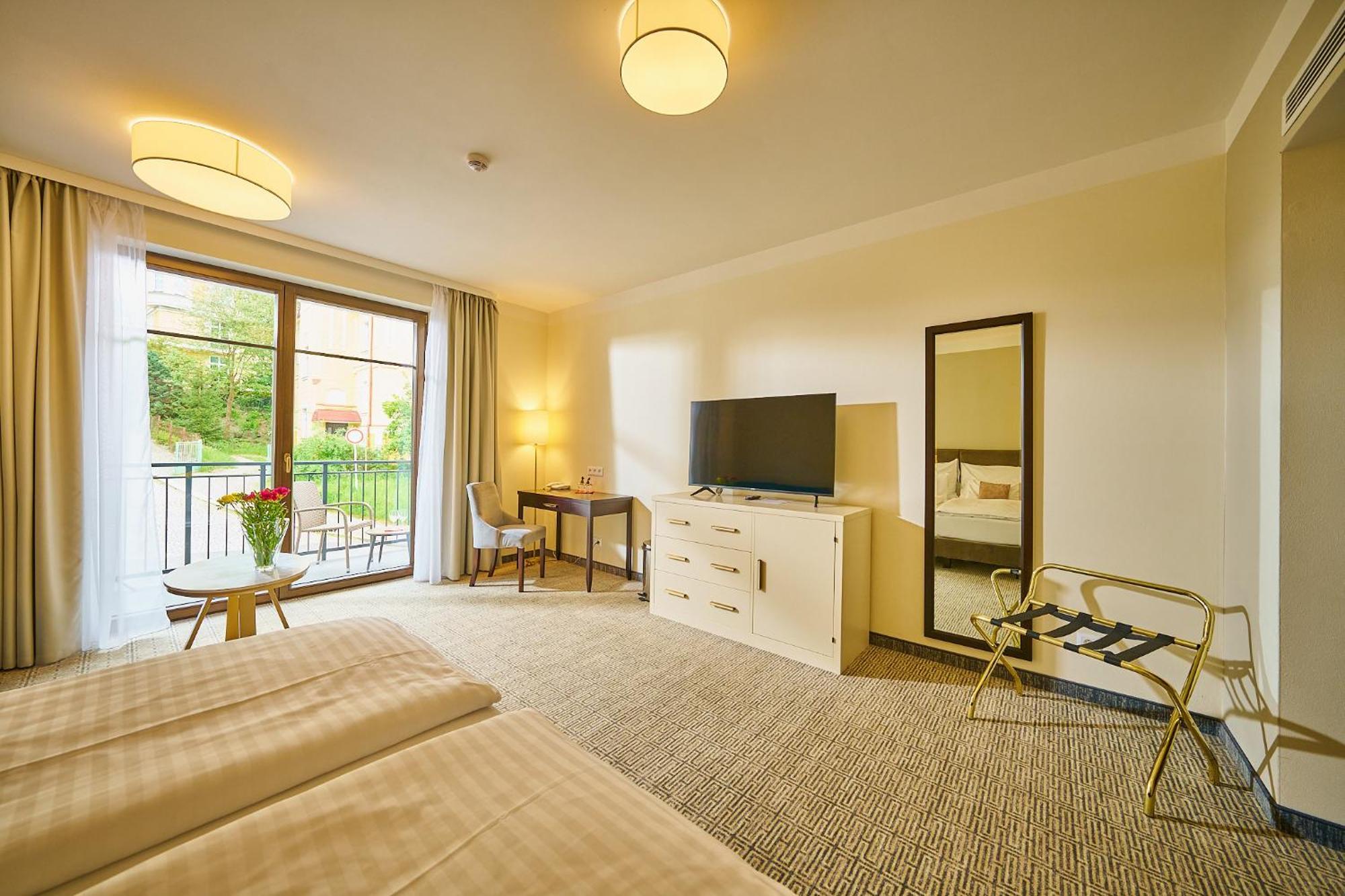 Wellness Hotel Queens Marianske Lazne Exterior photo